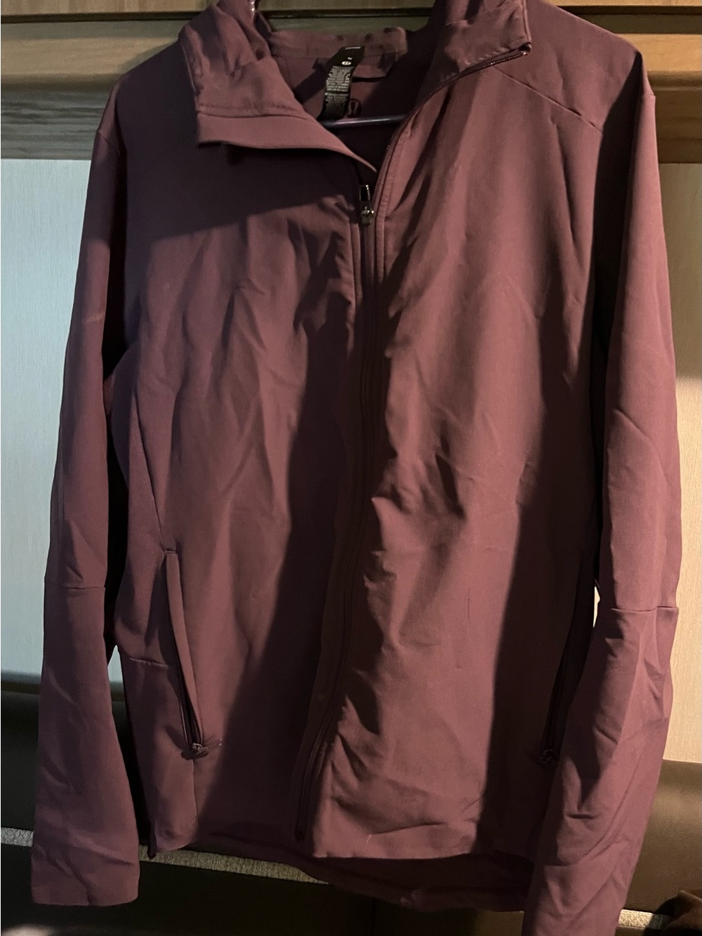 lululemon athletica Men's Plum Full-Zip Windbreaker Jacket